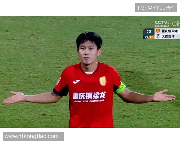 足球明星巧妙拦下保安视频引发热议网友纷纷点赞其幽默风趣 足球明星巧妙拦下保安视频引发热议网友纷纷点赞其幽默风趣