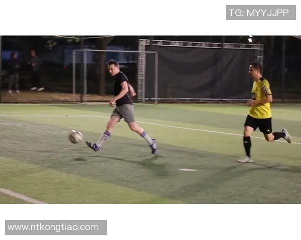 足球明星独特射门技巧揭秘助你提升球技的绝佳秘籍 足球明星独特射门技巧揭秘助你提升球技的绝佳秘籍