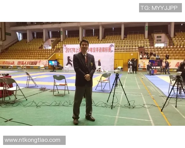 张磊谈羽毛球生涯：从初学者到顶尖选手的心路历程回顾